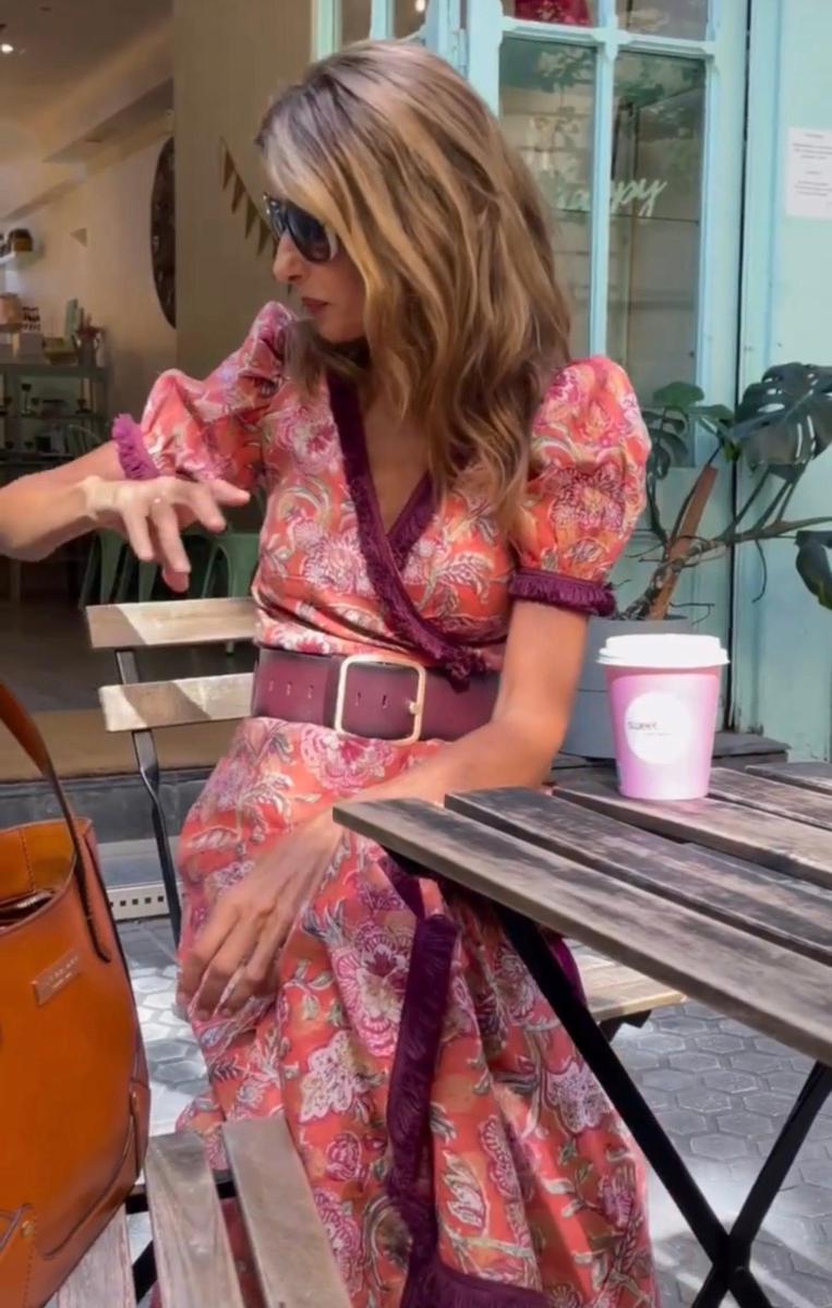 Sophie | Robe Maxi Rose Élégante avec Manches Courtes 