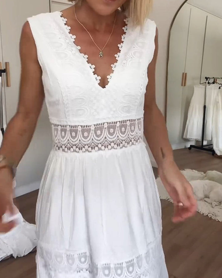 Kim | Robe en dentelle avec col en V (Presque épuisée) 