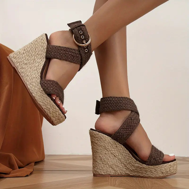 Sandales à talons compensés avec lacets 