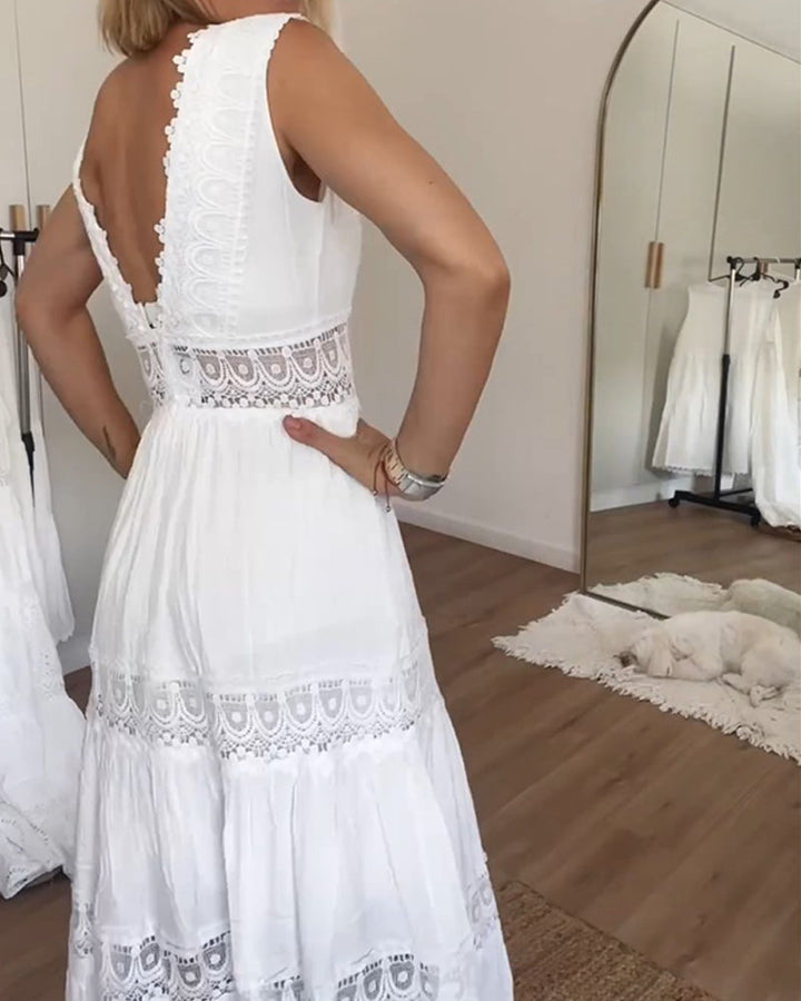 Kim | Robe en dentelle avec col en V (Presque épuisée) 
