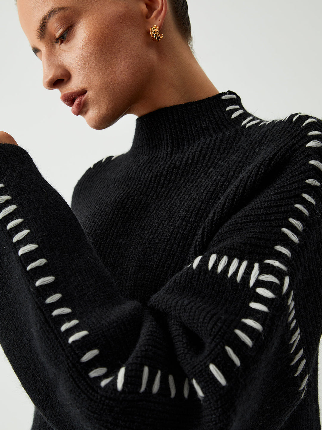 Alma | Pull à col roulé oversize avec détails en piqué 