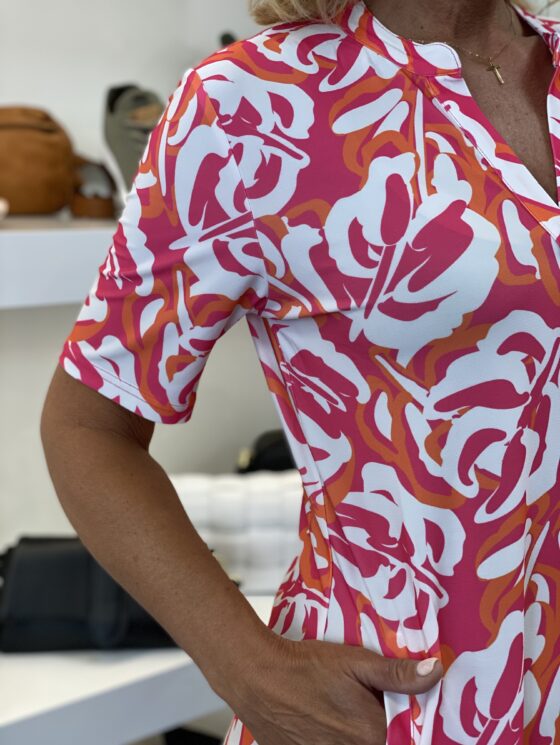 Eleonora™ | Robe avec col en V. 