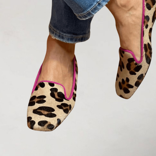 Yvonne | Mocassins en daim synthétique imprimé avec bordure rose 